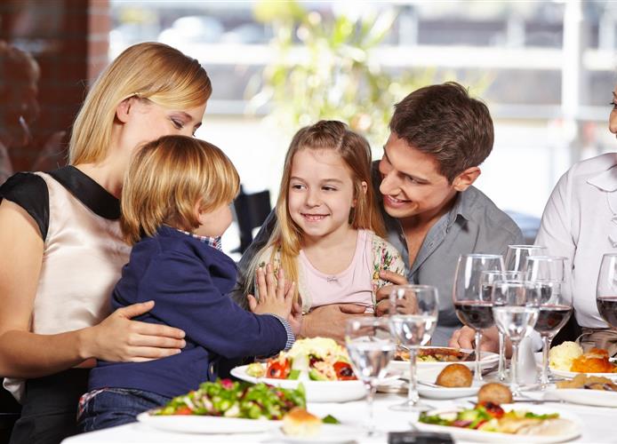 Repas en famille restaurant Nissan Lez Enserune - Restaurant O'33