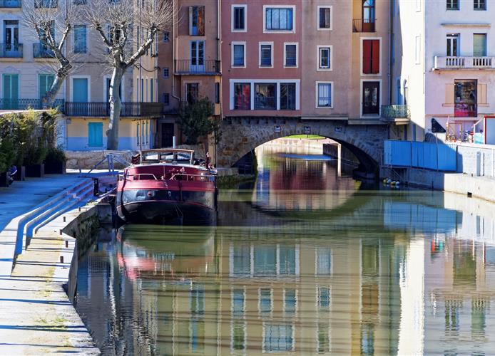 Canal de Narbonne près du Restaurant O'33 dans l'Herault
