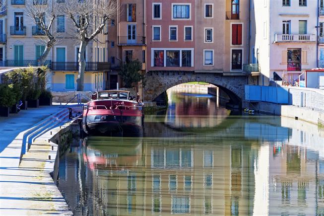 Canal de Narbonne près du Restaurant O'33 dans l'Herault