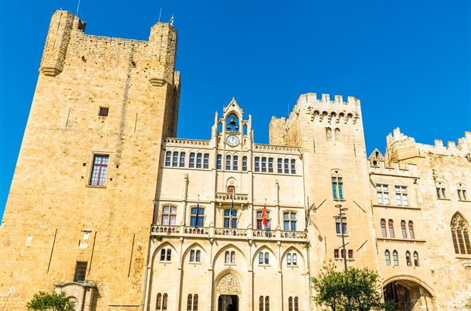 Hotel de ville de Narbonne aux alentours du Restaurant O'33
