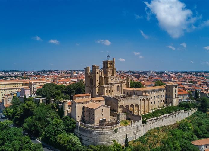 Cathedrale de Beziers pres du Restaurant O'33