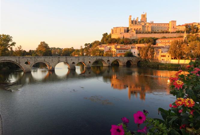 Le pont vieux de Beziers proche du Restaurant O'33
