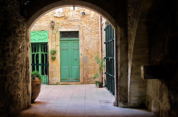 Ruelle Béziers aux environs du Restaurant O'33 dans la region Herault